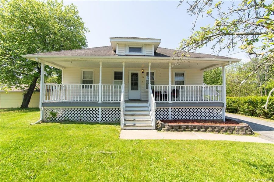 Michelle Pepe Montgomery Curasi Realty, Inc.